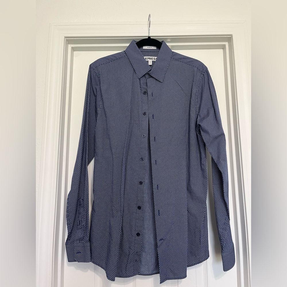Men’s blue patterned dress shirt